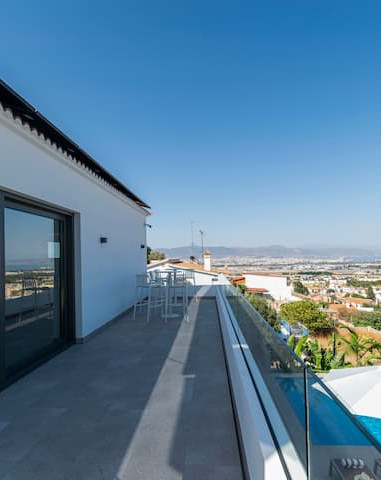 2ff1e4b8-8274-4284-b675-ac361a1db9cd